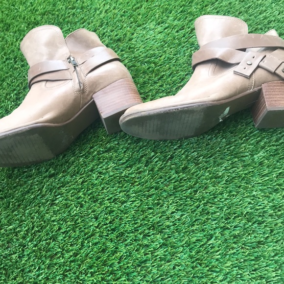 UGG Booty Soft Leather - Picture 5 of 5